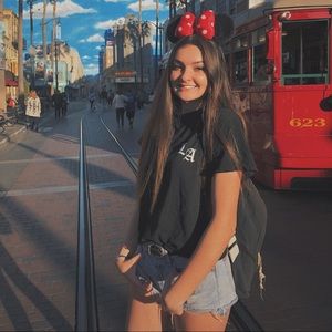 Meet your Posher, Caitlin